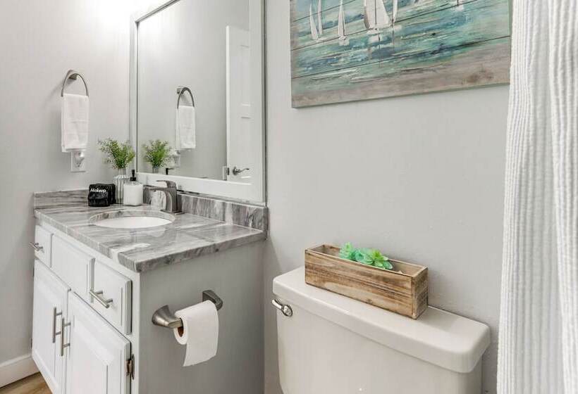 Beautiful War Eagle Cove Home: Walk To Beaver Lake