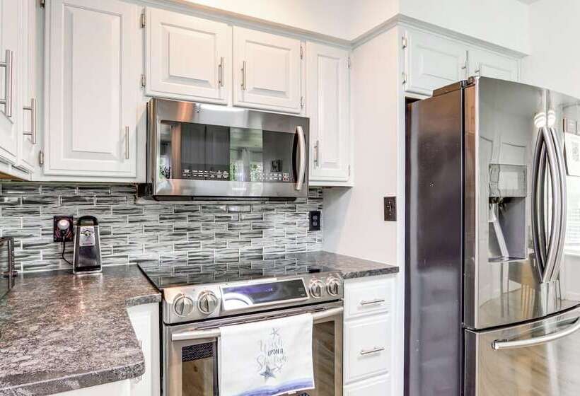 Beautiful War Eagle Cove Home: Walk To Beaver Lake