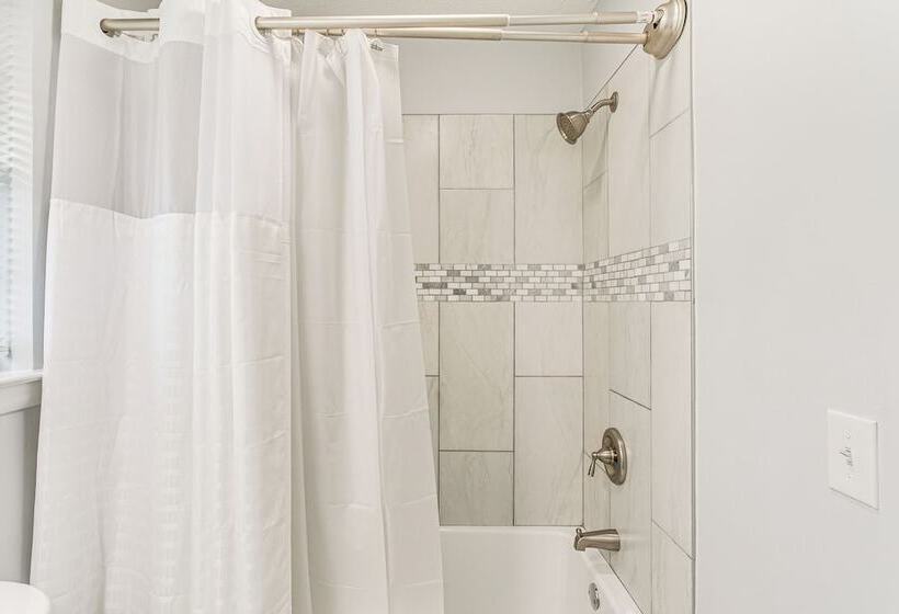 Brunswick Retreat W/ Patio & Grill, Near Beaches!