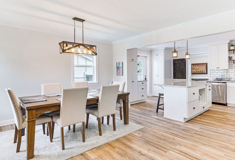 Charming Morehead City Home: 2 Mi To Beach Access