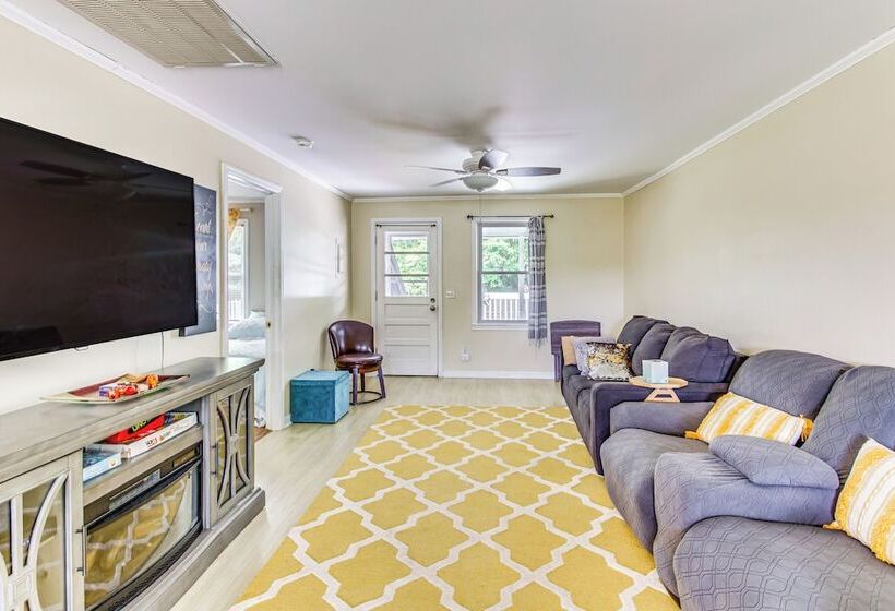 Charming Shallotte Home ~ 4 Mi To Ocean Isle Beach