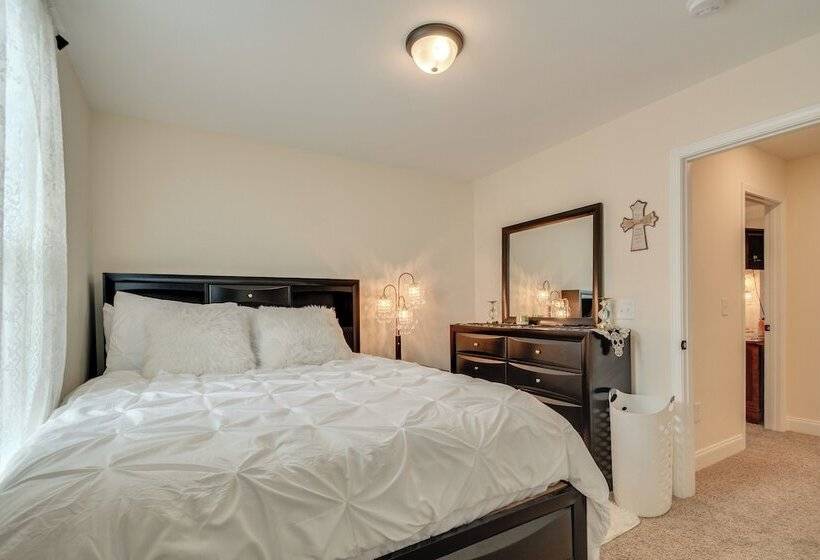 Charming Smithfield Home ~ 28 Mi To Raleigh!