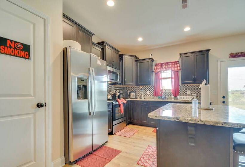 Charming Smithfield Home ~ 28 Mi To Raleigh!