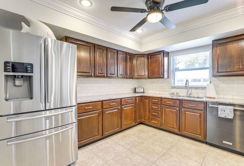 Dog Friendly Bradenton House W/ Pool & Game Room!