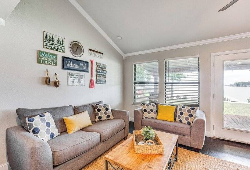 Private Dock & Deck: Eagle Mountain Lake Retreat!