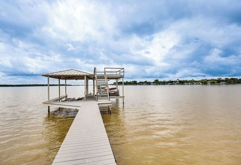 Private Dock & Deck: Eagle Mountain Lake Retreat!