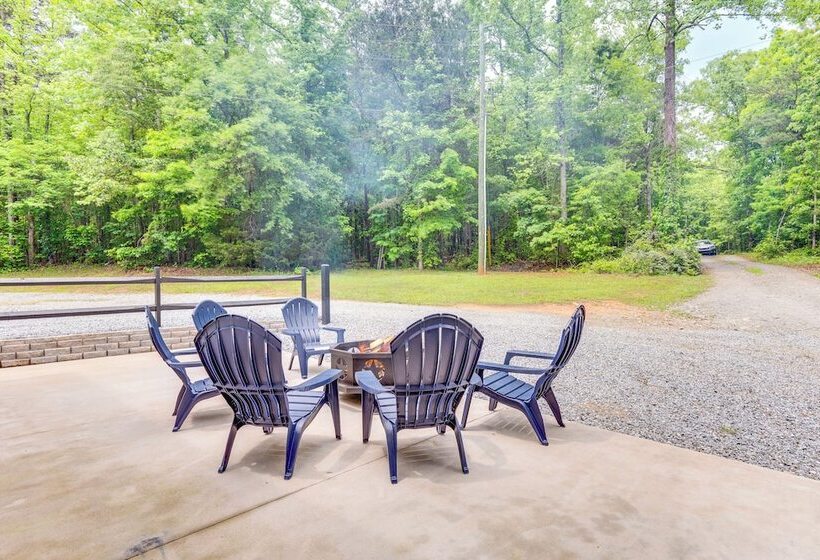 3 Mi To Downtown: Home W/ Fire Pit In Forest City