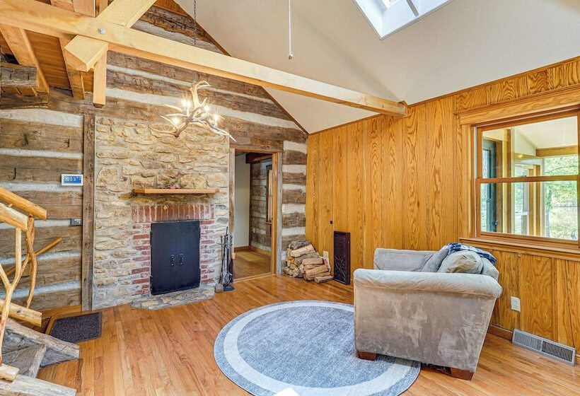 Historic Clark Cabin W/ Deck & Fishing Pond Access