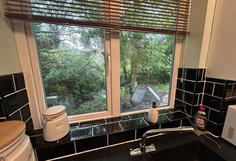 فندق Cosy And Secluded Brook Side Lodge