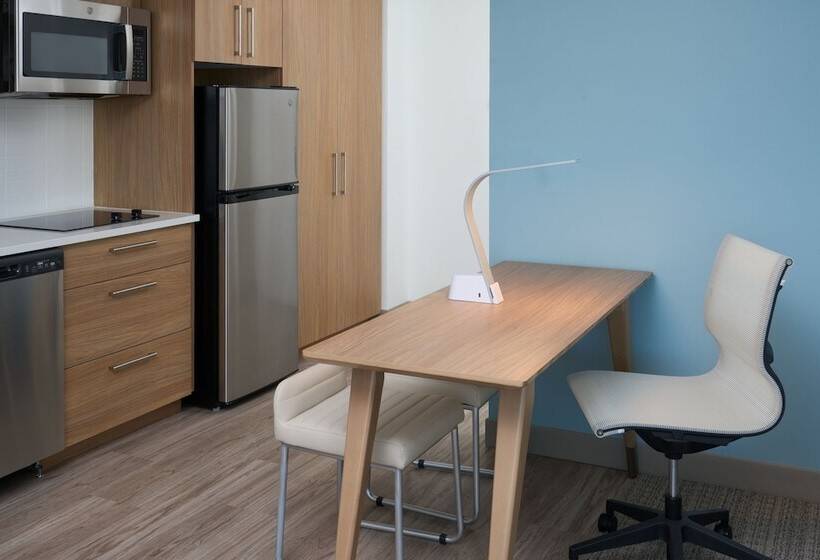 هتل Element Melbourne Oceanfront