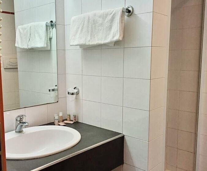 호텔 With Swmming Pool In Arborea Just 600 Meters From The Sea