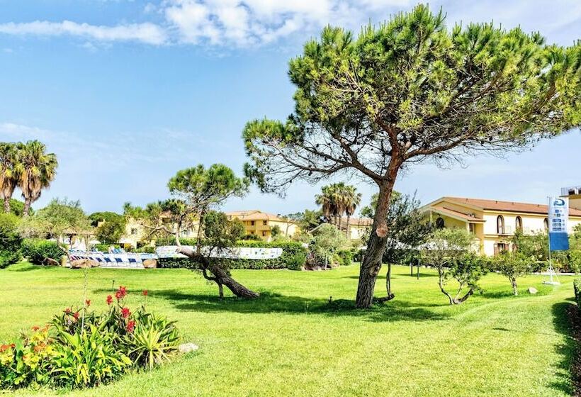 호텔 With Swmming Pool In Arborea Just 600 Meters From The Sea