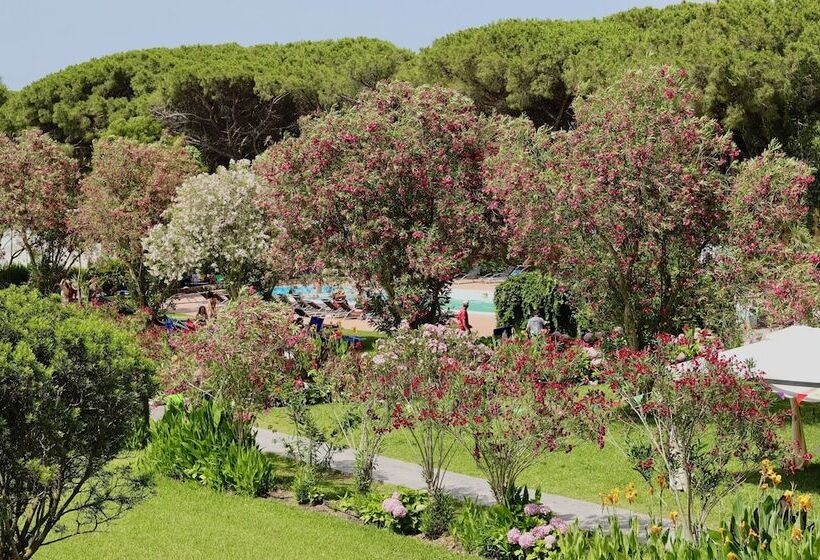호텔 With Swmming Pool In Arborea Just 600 Meters From The Sea