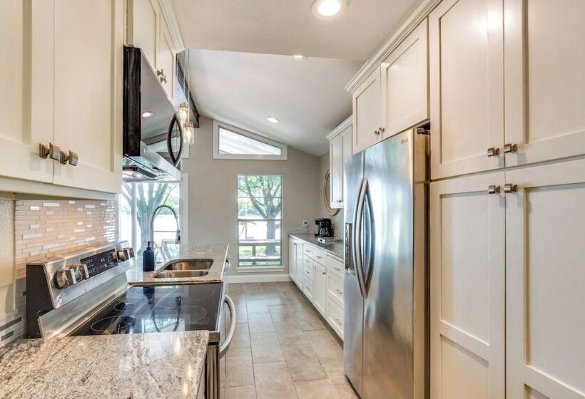 Private Dock & Fire Pit: Cedar Creek Reservoir Gem