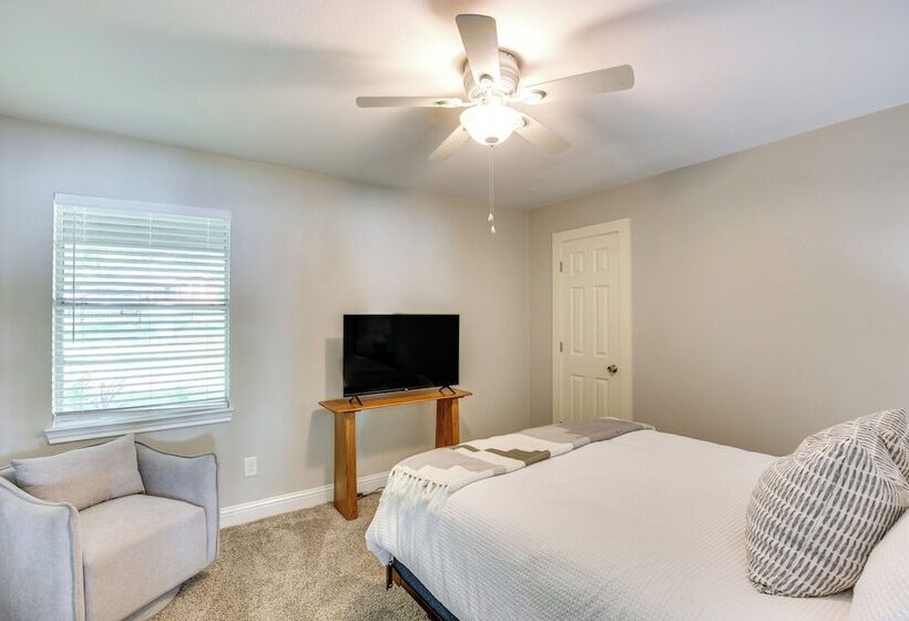 Private Dock & Fire Pit: Cedar Creek Reservoir Gem