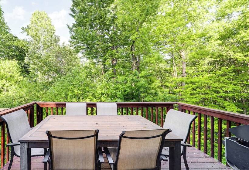 Luxe Appalachian Mountain Cabin W/ Hot Tub, Views