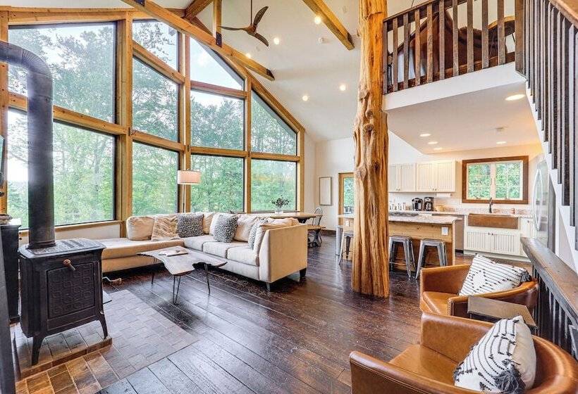Luxe Appalachian Mountain Cabin W/ Hot Tub, Views