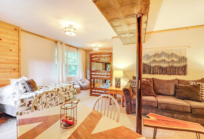 Luxe Appalachian Mountain Cabin W/ Hot Tub, Views