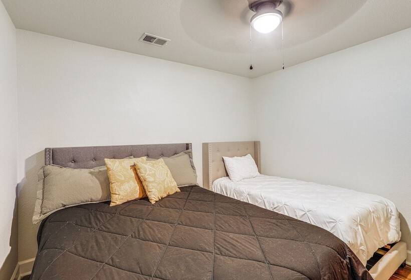 Luxe Home W/ Panoramic Greers Ferry Lake Views