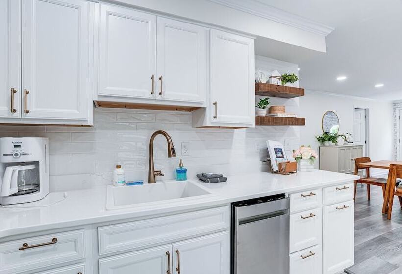 Mineral Cottage W/ Fire Pit: Steps To Lake Anna!