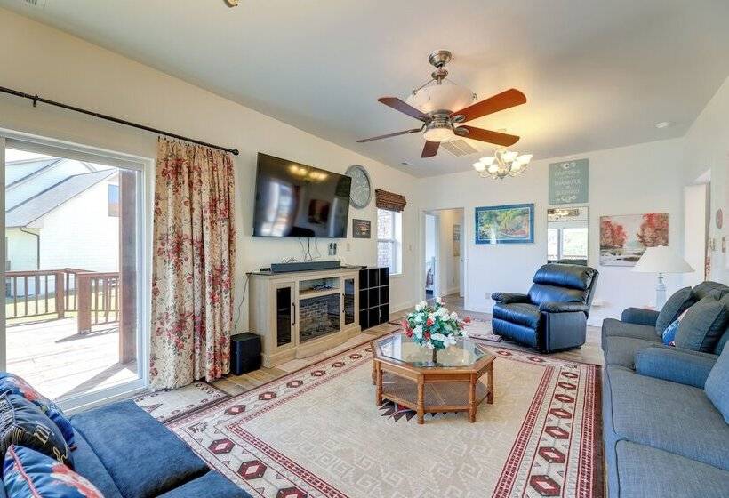 Newport Home W/ Private Balconies & Creek Access!