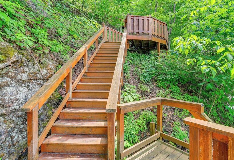 Peaceful South Holston Lake Cabin W/ Dock & Deck!