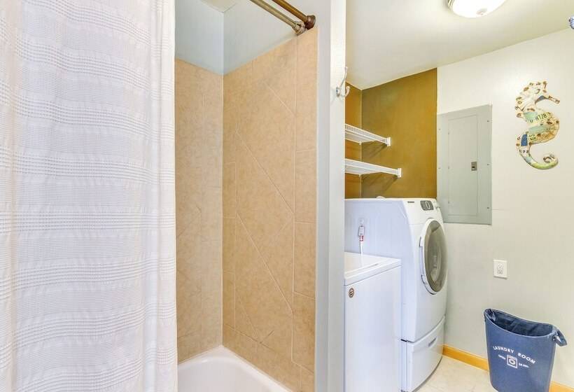 Pensacola Home W/ Private Spa: Walk To Beach!