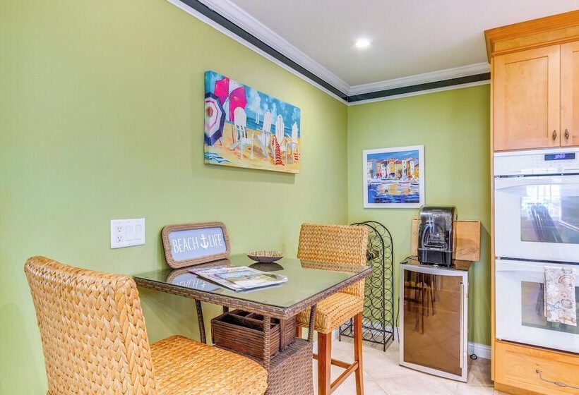 Pensacola Home W/ Private Spa: Walk To Beach!