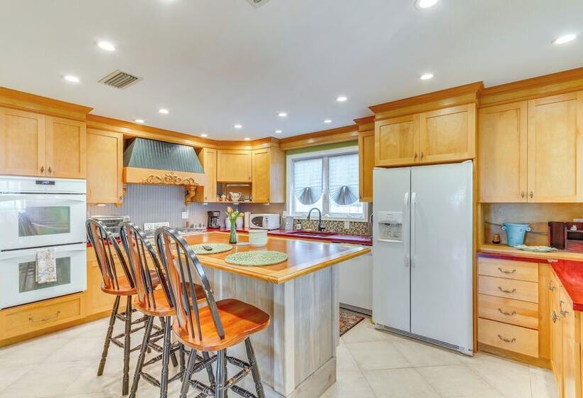 Pensacola Home W/ Private Spa: Walk To Beach!