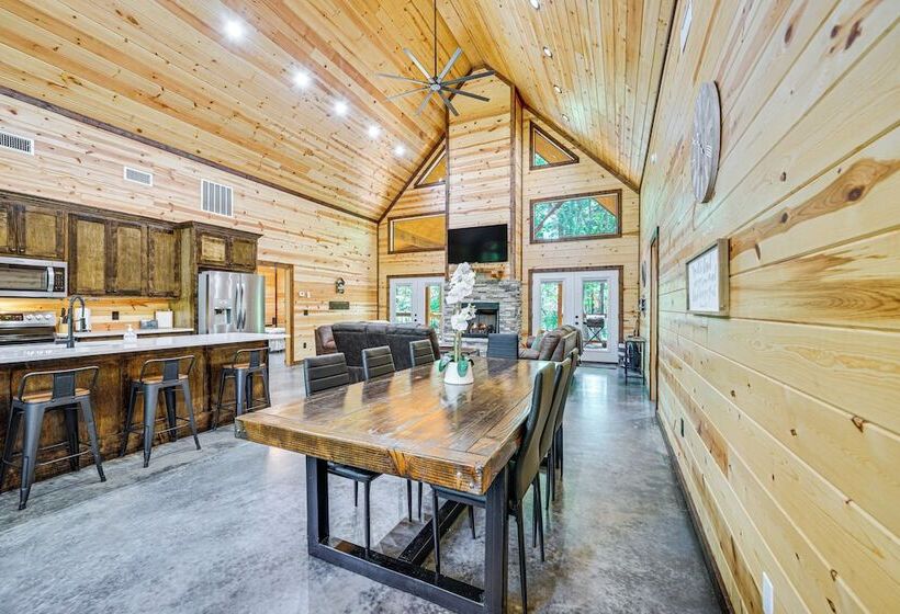 Pet Friendly Broken Bow Cabin W/ Private Hot Tub!
