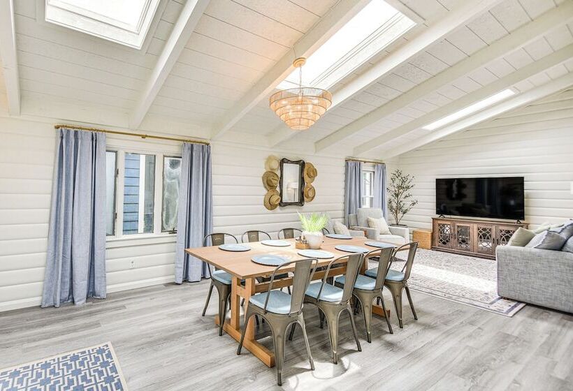 Pet Friendly Buxton Home W/ Balcony, 2 Mi To Beach