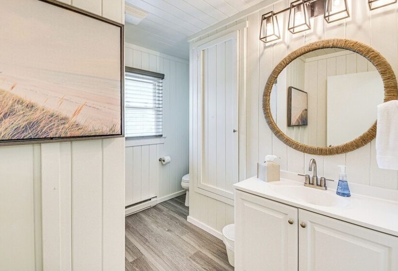 Pet Friendly Buxton Home W/ Balcony, 2 Mi To Beach