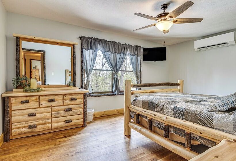 Family Friendly Milton Home On 14 Acres W/ Hot Tub