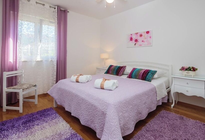 إقامة Impeccable 3 Bed House In Supetar