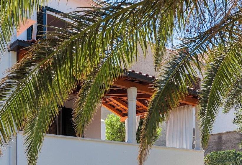 إقامة Impeccable 3 Bed House In Supetar