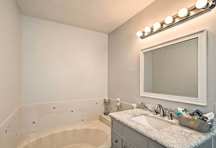 Royal Palm Beach Retreat ~ 13 Mi To Beach!