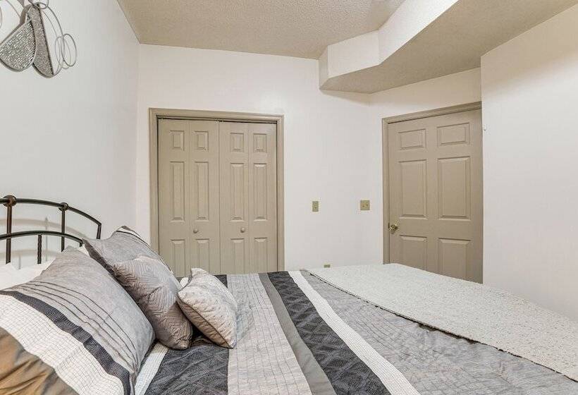 Spacious Mcgaheysville Home W/ Hot Tub & Sauna!