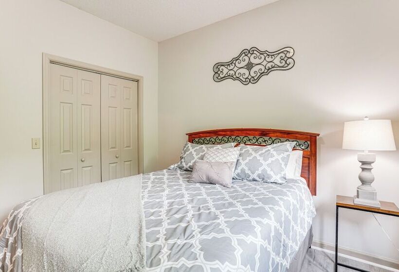 Spacious Mcgaheysville Home W/ Hot Tub & Sauna!