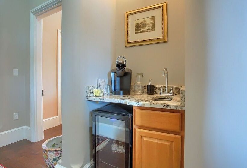 Stuart Manor Bed And Breakfast