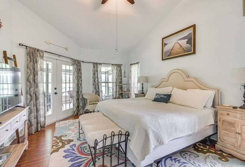 Zephyrhills Home   Lanai & Grill, Near Theme Parks