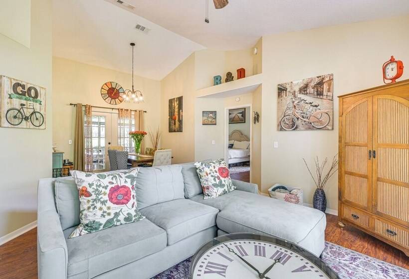 Zephyrhills Home   Lanai & Grill, Near Theme Parks