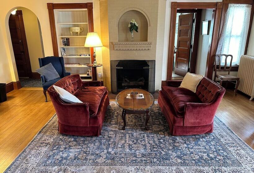 تختخواب و صبحانه Meredith Inn