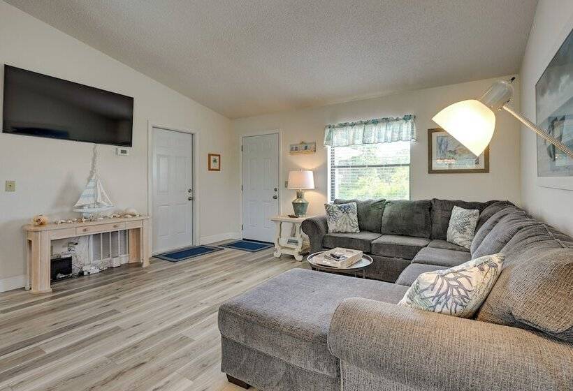 Englewood Home W/ Saltwater Pool: 6 Mi To Beach!