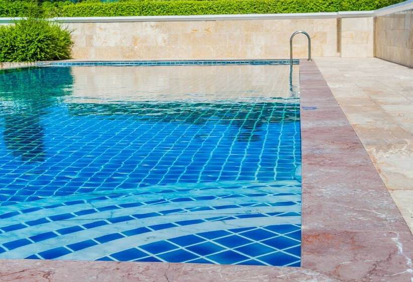 Отель Holiday Inn Express & Suites Fort Walton Beach   Eglin Area, An Ihg