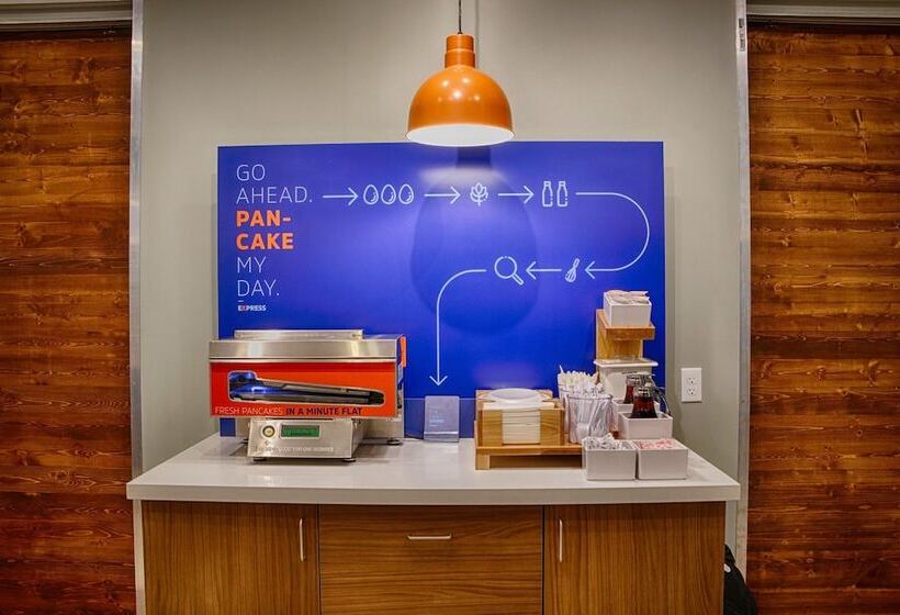 Отель Holiday Inn Express & Suites Fort Walton Beach   Eglin Area, An Ihg