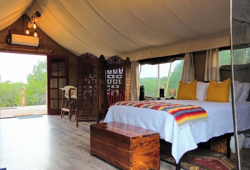 هتل روستایی Lost Horizon Texas