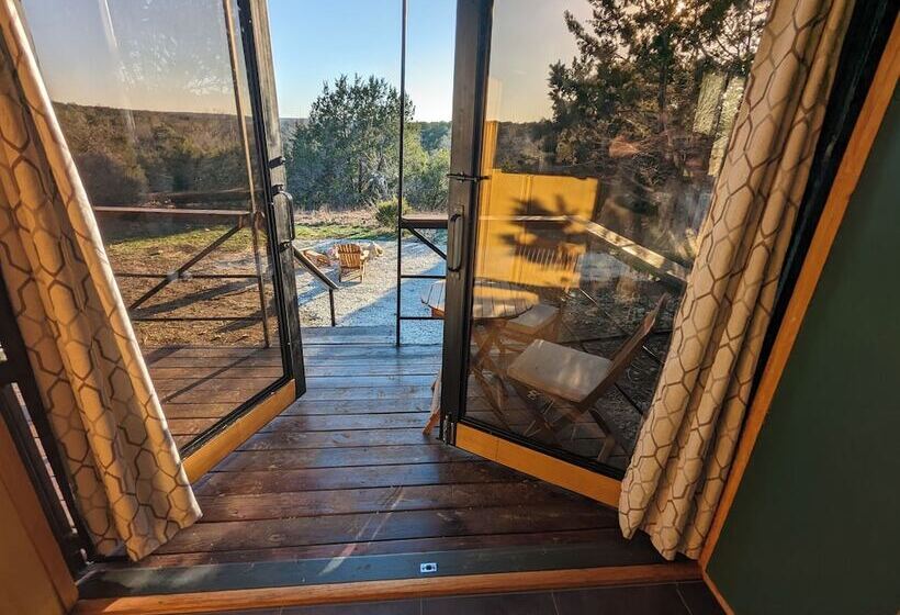 هتل روستایی Lost Horizon Texas