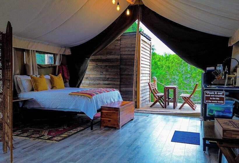 هتل روستایی Lost Horizon Texas