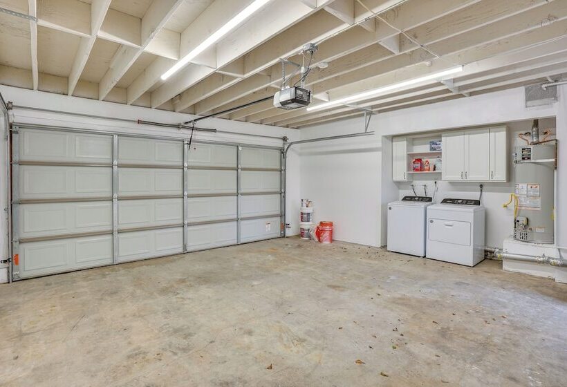 Idyllic Tustin Home W/ Private Patio & Grill