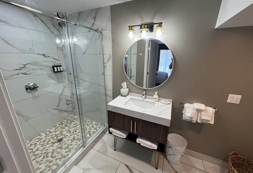 Lighthouse Suites